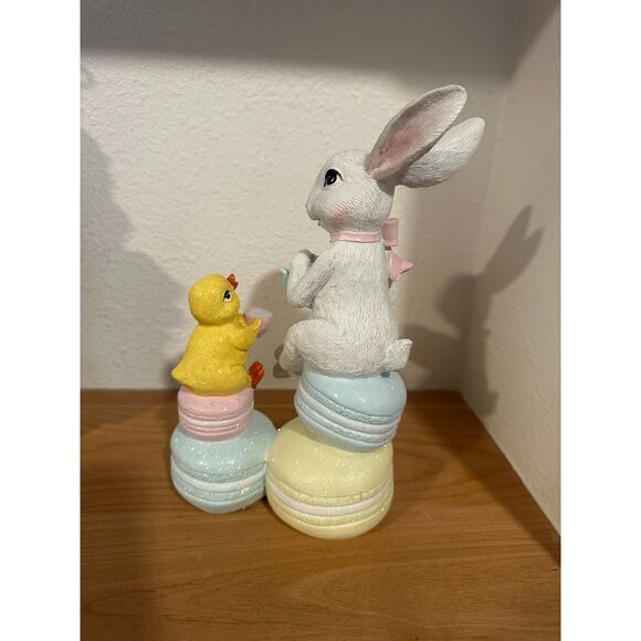 Cupcakes & Cashmere Easter Bunny with Macarons Figurine NWT - Picture 2 of 4